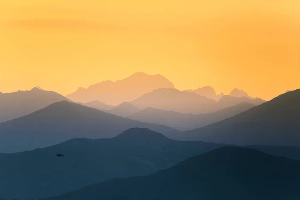 Een Mooie Kleurrijke Abstracte Berglandschap Sunrise Minimalistisch Landschap Van Bergen — Stockfoto