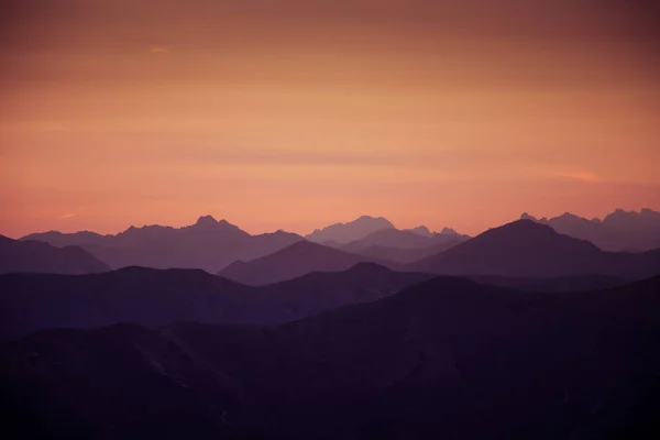 Una Hermosa Colorida Escena Salida Del Sol Las Montañas Tono — Foto de Stock