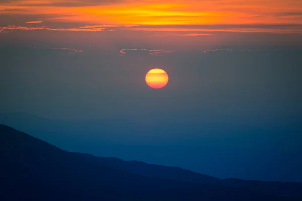Красиві Гірські Мінімалістський Захід Сонця Пейзажі Гірський Краєвид Під Час — стокове фото