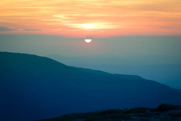 Beautiful Minimalist Mountain Sunset Scenery Mountain Landscape Sunset Natural Colors — Stock Photo, Image