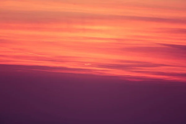 Красивый Минималистский Пейзаж Горного Заката Фиолетовых Тонах Абстрактный Красочный Горный — стоковое фото