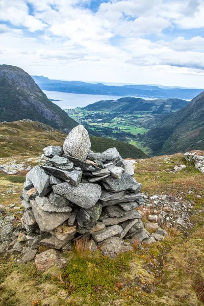 Eine Wunderschöne Herbstliche Berglandschaft Folgefonna Nationalpark Mit Fjord Weit Der — Stockfoto