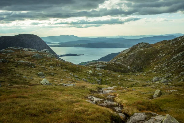 Eine Wunderschöne Herbstliche Berglandschaft Folgefonna Nationalpark Mit Fjord Weit Der — Stockfoto