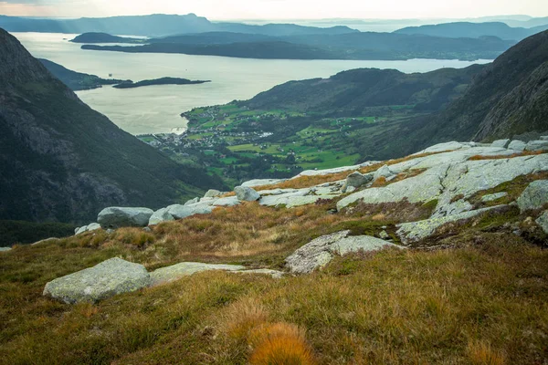 Eine Wunderschöne Herbstliche Berglandschaft Folgefonna Nationalpark Mit Fjord Weit Der — Stockfoto