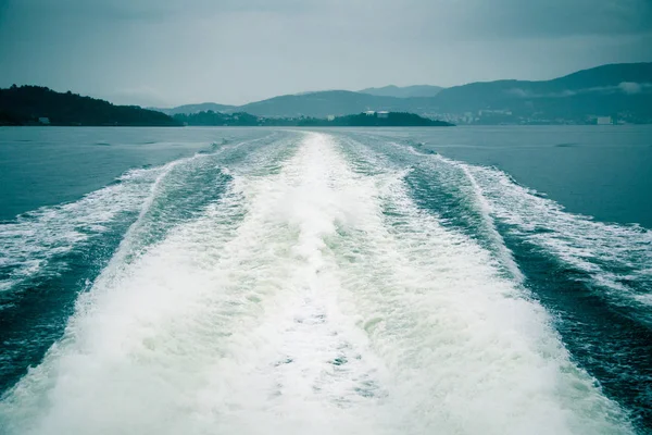 Paisaje Dramático Nublado Costa Del Fiordo Durante Viaje Ferry Noruega — Foto de Stock