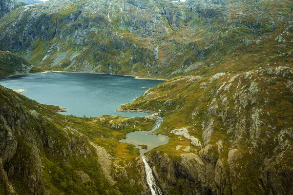 Прекрасный Пейзаж Горного Озера Национальном Парке Фолгефонна Норвегии Осенний Пасмурный — стоковое фото