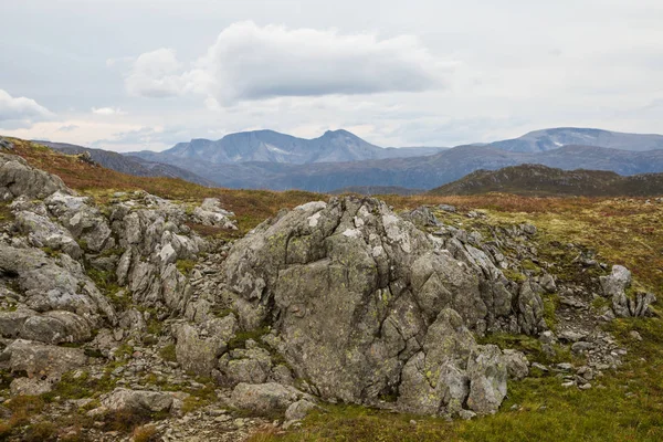 Krásné Skalní Útvary Horách Folgefonna Národním Parkem Norsku Podzimní Krajina — Stock fotografie