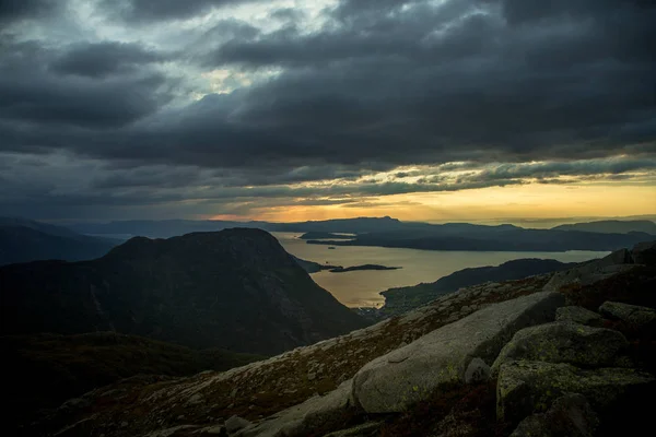 Magnífico Paisaje Atardecer Sobre Los Fiordos Noruega Hermoso Paisaje Otoñal — Foto de Stock