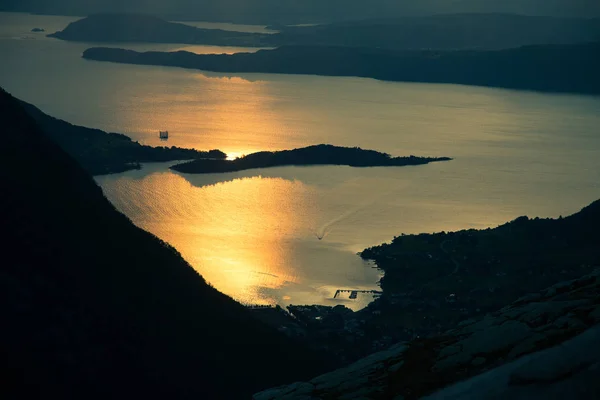 Magnífico Paisaje Atardecer Sobre Los Fiordos Noruega Hermoso Paisaje Otoñal — Foto de Stock