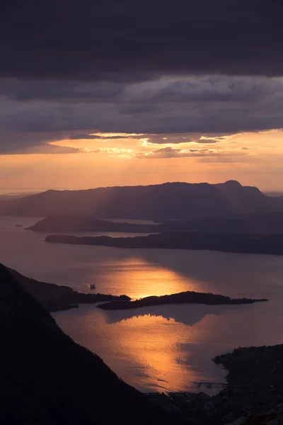 Nádherný Západ Slunce Scenérie Přes Fjordy Norsku Purpurových Tónech Krásný — Stock fotografie