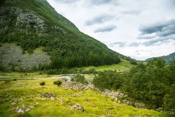 Dolina Pięknej Zielonej Góry Pobliżu Rosendal Norwegii Jesienny Krajobraz Parku — Zdjęcie stockowe