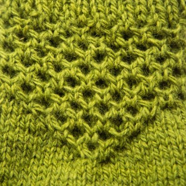 Sıcak bir örgü deseni güzel bir portre. Doğal koyun yün iplik. Parlak renklerde elişi.