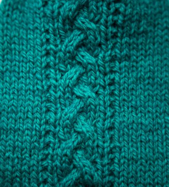 Sıcak bir örgü deseni güzel bir portre. Doğal koyun yün iplik. Parlak renklerde elişi.