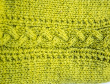 Sıcak bir örgü deseni güzel bir portre. Doğal koyun yün iplik. Parlak renklerde elişi.