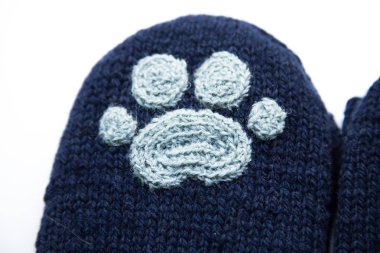 Güzel bir closeup od örme yün tığ işi hayvan pençe desen ile çorap..