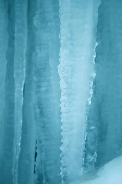 Gyönyörű Fagyasztott Jégcsapok Szélén Norvég Téli Táj Gyönyörű Jégszerkezetek — Stock Fotó