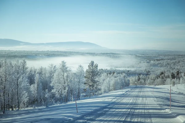 Hermoso Paisaje Invernal Con Una Carretera Woods Noruega Paisaje Escandinavo — Foto de Stock