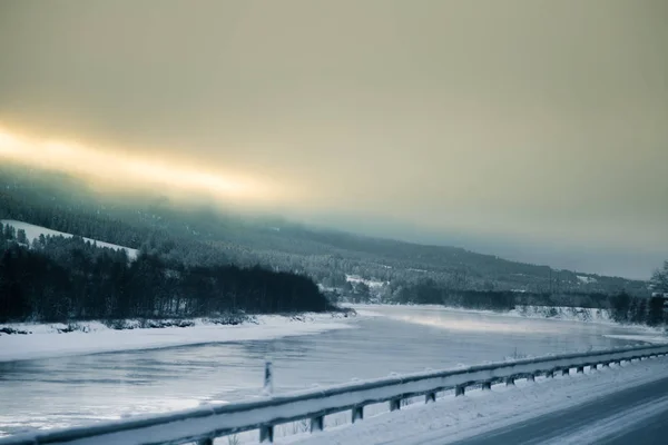Прекрасный Зимний Пейзаж Дорогой Лес Норвегии Скандинавский Пейзаж Снегом — стоковое фото