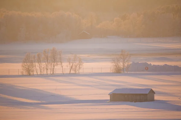 小さなノルウェーのトン ロスの美しい夕日の風景 夕日のある冬の風景 温かくリラックスした雰囲気 — ストック写真