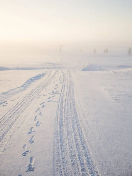 Uma Bela Manhã Enevoada Nas Colinas Norueguesas Inverno Paisagem Branca — Fotografia de Stock