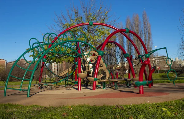 Многоцветная Детская Площадка Городском Парке — стоковое фото