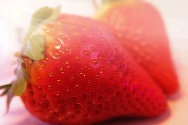 Fresas Rojas Sabrosas Sobre Fondo Abstracto — Foto de Stock