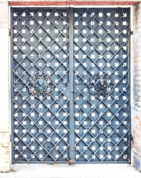 Puerta de hierro forjado — Foto de Stock