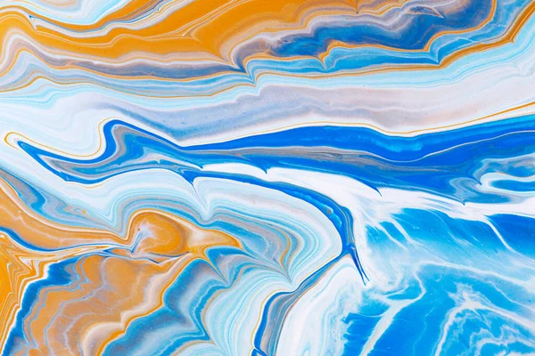 Textura de arte fluida. Cenário abstrato com efeito de pintura girando. Obra de arte em acrílico líquido com fluxos e salpicos. Tintas mistas para cartazes ou papéis de parede. Azul, laranja e azul marinho transbordando cores . — Fotografia de Stock