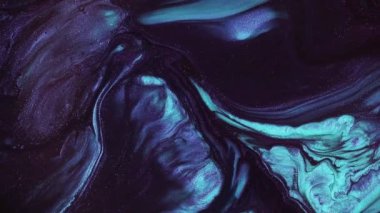 Akışkan resim videosu, renkli dalgalı modern akryl dokusu. Sıvı boya, sıçrama ve girdapla karıştırılmış sanat eserleri. Mor, turkuaz ve siyah taşan renklerle ayrıntılı arkaplan hareketi.