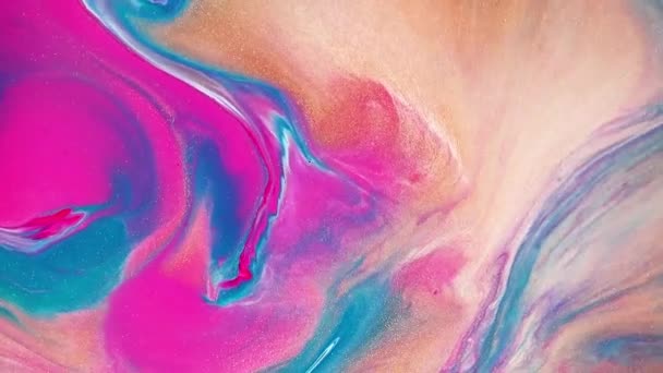 流畅的绘画视频,现代丙烯酸质感流线型效果.液体油漆混合背景与飞溅和涡旋。详细的背景运动，金色、粉色和淡紫色的色彩溢满. — 图库视频影像