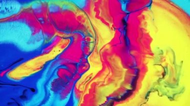 Akışkan sanat görüntüleri, akışkan efektli moda akryl dokusu. Sıvı boya arka planda sıçrama ve girdapla karışımı. Sarı, pembe ve mavi taşan renklerle ayrıntılı arkaplan hareketi.