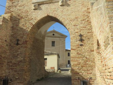 Mimari Arch geçmişte her yerde çok kilise kapıları özellikle kullanılan bir bina ve aynı zamanda en dekore edildi 
