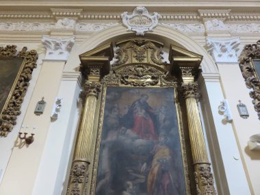 Tarihsel detaylar, en eski ülkelerde insan tarafından her zaman dikkat çeken belirli bir şekilde inşa edilmiş bu harika mimariler vardır. 