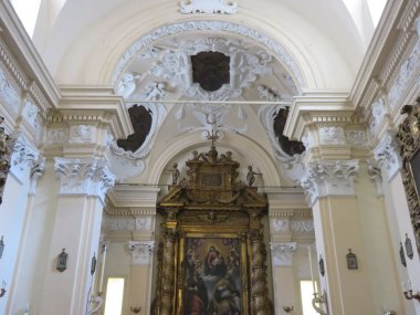 Tarihsel detaylar, en eski ülkelerde insan tarafından her zaman dikkat çeken belirli bir şekilde inşa edilmiş bu harika mimariler vardır. 