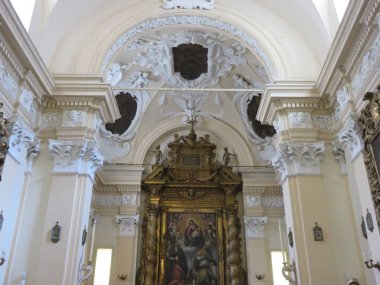 Tarihsel detaylar, en eski ülkelerde insan tarafından her zaman dikkat çeken belirli bir şekilde inşa edilmiş bu harika mimariler vardır. 