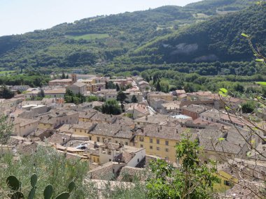 Vahşi doğa ve nefes kesen manzara ve bize her zaman dağ verir arasında bir manzara
