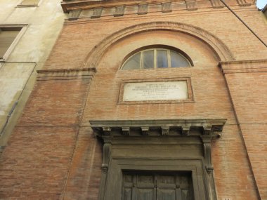 Tarihsel detaylar, en eski ülkelerde insan tarafından her zaman dikkat çeken belirli bir şekilde inşa edilmiş bu harika mimariler vardır. 