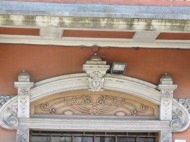 Tarihsel detaylar, en eski ülkelerde bu harika mimariler vardır. 