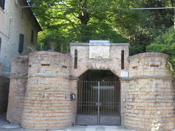 Tarihsel detaylar, en eski ülkelerde bu harika mimariler vardır. 