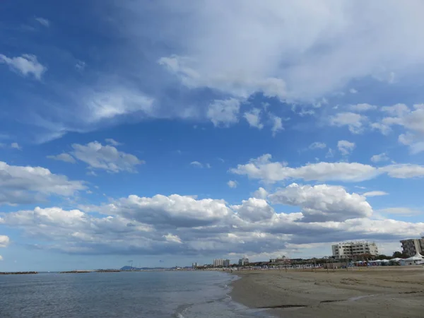 Paisagem Nublada Nuvens Com Ajuda Vento Muitas Vezes Mudam Suas — Fotografia de Stock