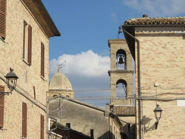 Antik çan kulesi, onların antik tarih ve kültür her zaman kendi kiliselerine bağlı ve çevrelerindeki her şeyi hakim doludur
