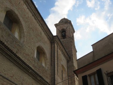 Tarihsel detaylar, en eski ülkelerde detaylar ve tarihi manzaralarla dolu bu harika mimariler vardır. 