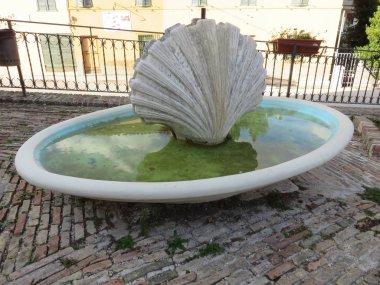 Tarihsel detaylar, en eski ülkelerde bu harika mimariler vardır. 