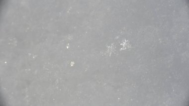 Buz, çok yakından görüldüğünde şeklini ve detaylarını geliştirir.