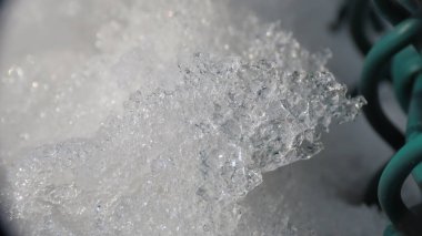 Buz, çok yakından görüldüğünde şeklini ve detaylarını geliştirir.