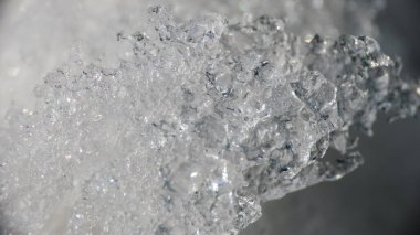 Buz, çok yakından görüldüğünde şeklini ve detaylarını geliştirir.