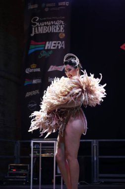 Burlesque, a vintage erotic dance that is still popular today for a very sensual and cheerful striptease