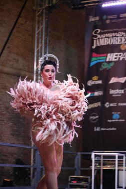 Burlesque, a vintage erotic dance that is still popular today for a very sensual and cheerful striptease