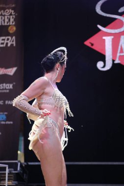 Burlesque, a vintage erotic dance that is still popular today for a very sensual and cheerful striptease