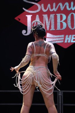 Burlesque, a vintage erotic dance that is still popular today for a very sensual and cheerful striptease